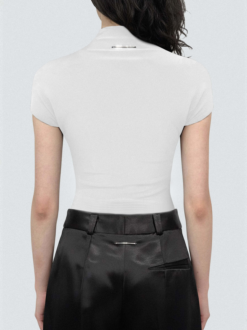 (SS26 PRE-ORDER) LOGO TAG SEMI-MOCK NECK TOP BODYSUIT - WHITE