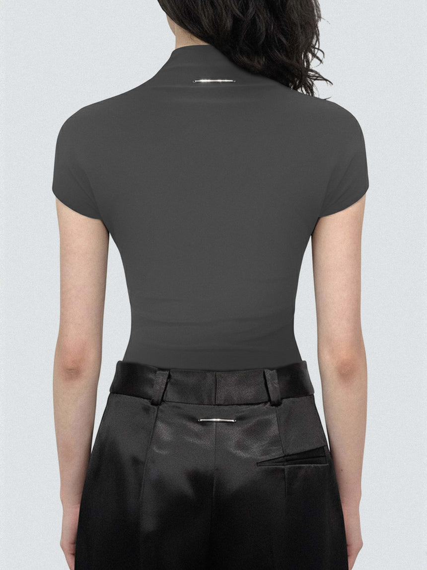 (SS26 PRE-ORDER) LOGO TAG SEMI-MOCK NECK TOP BODYSUIT - GREY