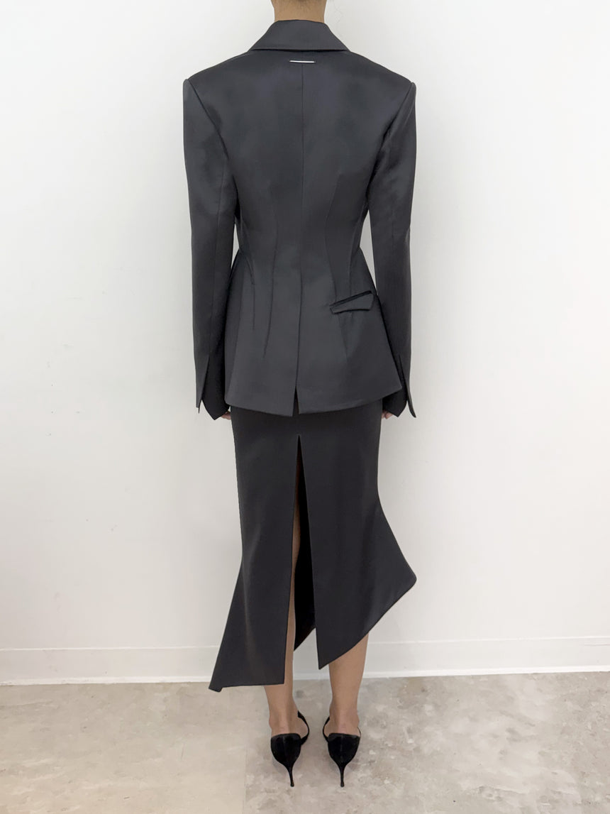 (SS26 PRE-ORDER) KNIFE SHEATH TAILORED BLAZER - DARK GREY