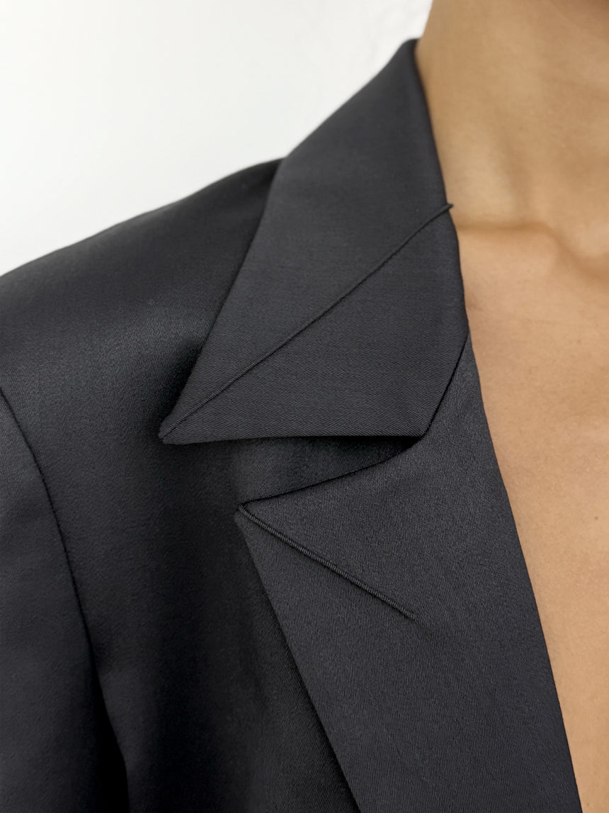 (SS26 PRE-ORDER) KNIFE SHEATH TAILORED BLAZER - BLACK