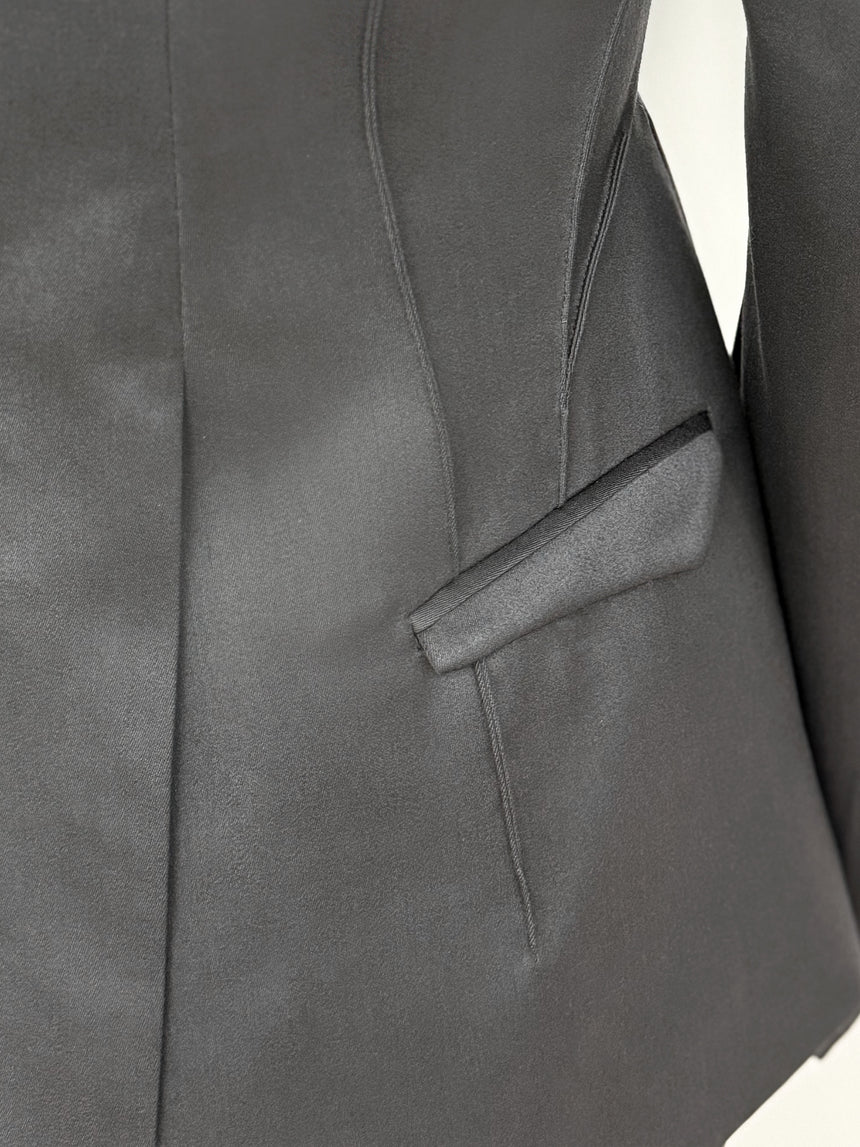 (SS26 PRE-ORDER) KNIFE SHEATH TAILORED BLAZER - DARK GREY