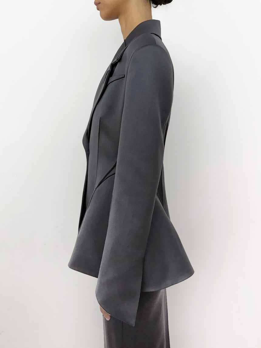 (SS26 PRE-ORDER) KNIFE SHEATH TAILORED BLAZER - DARK GREY