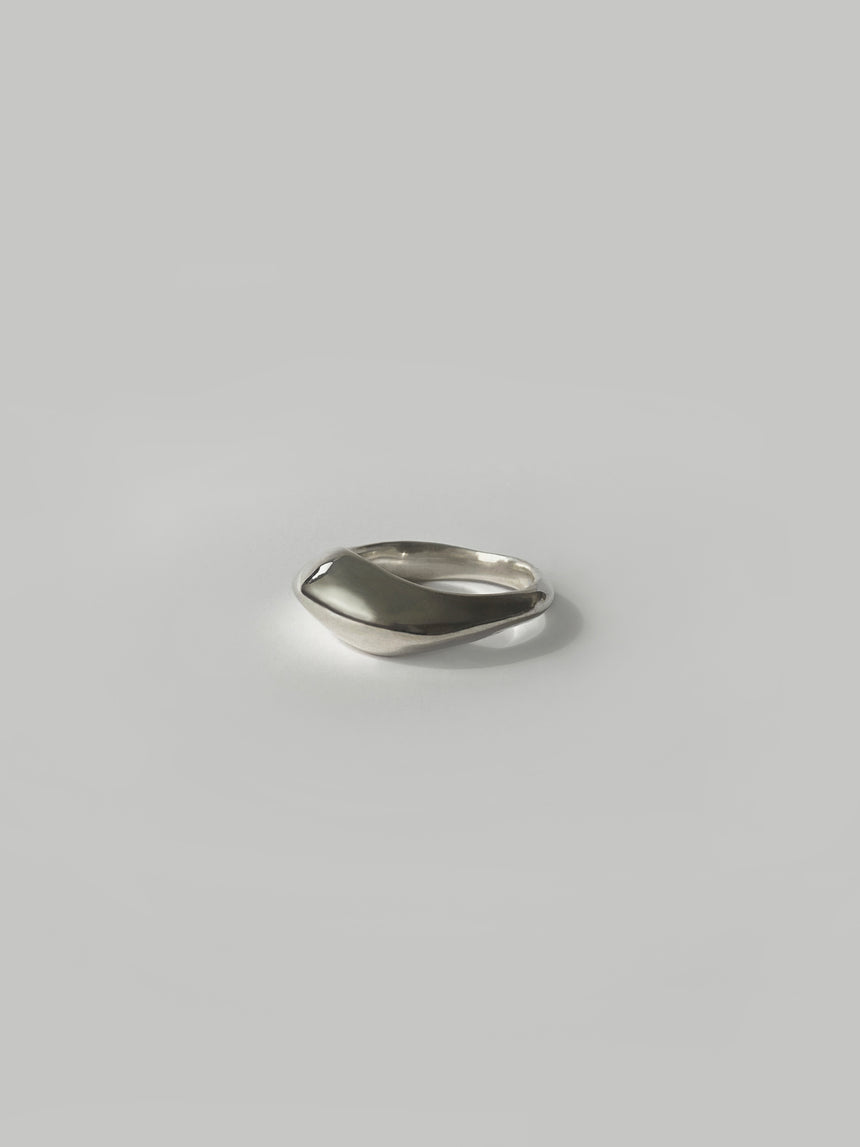 BIOMORPHIC RING IN SILVER