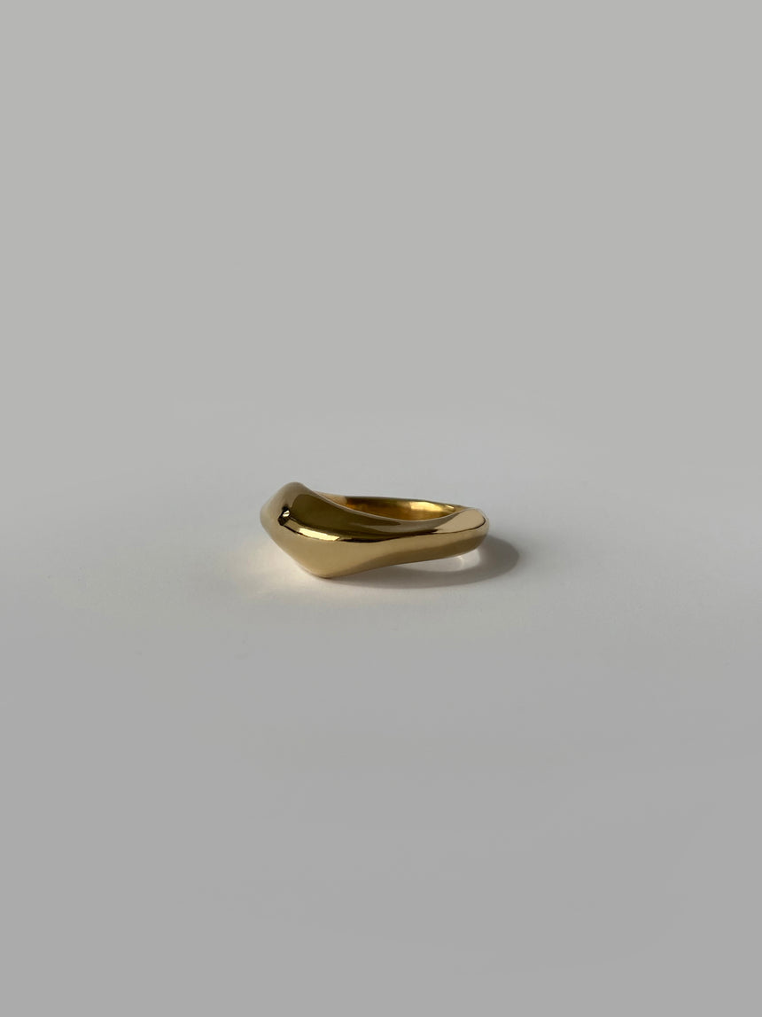 BIOMORPHIC RING IN GOLD