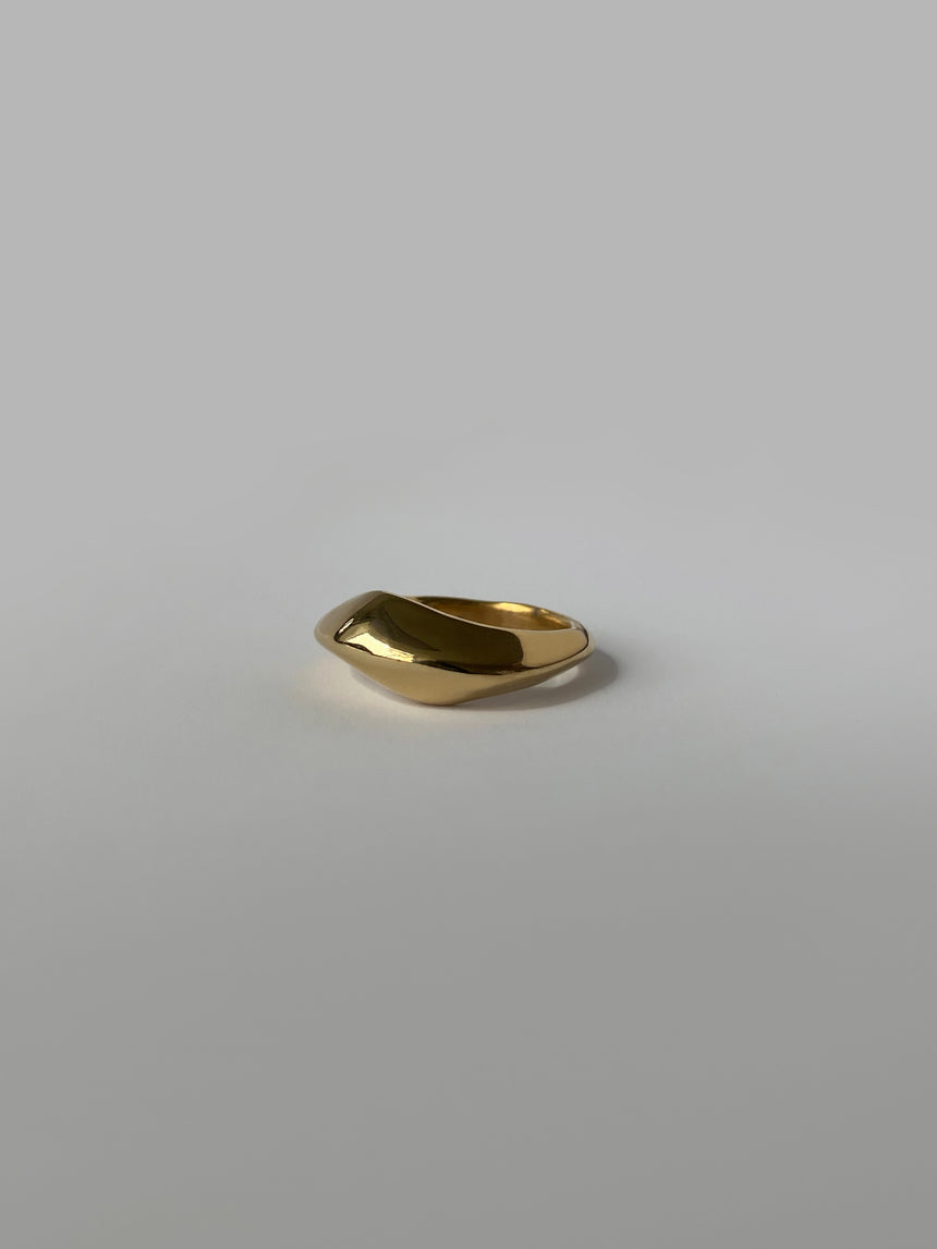 BIOMORPHIC RING IN GOLD