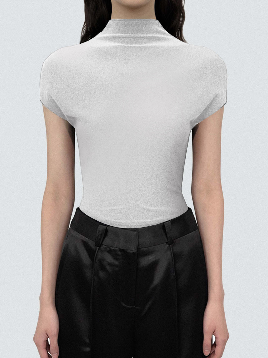 (SS26 PRE-ORDER) LOGO TAG SEMI-MOCK NECK TOP BODYSUIT - WHITE