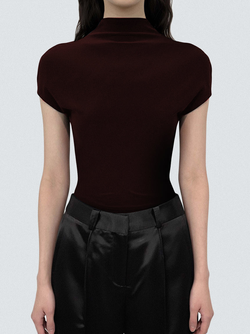(SS26 PRE-ORDER) LOGO TAG SEMI-MOCK NECK TOP BODYSUIT - BURGUNDY