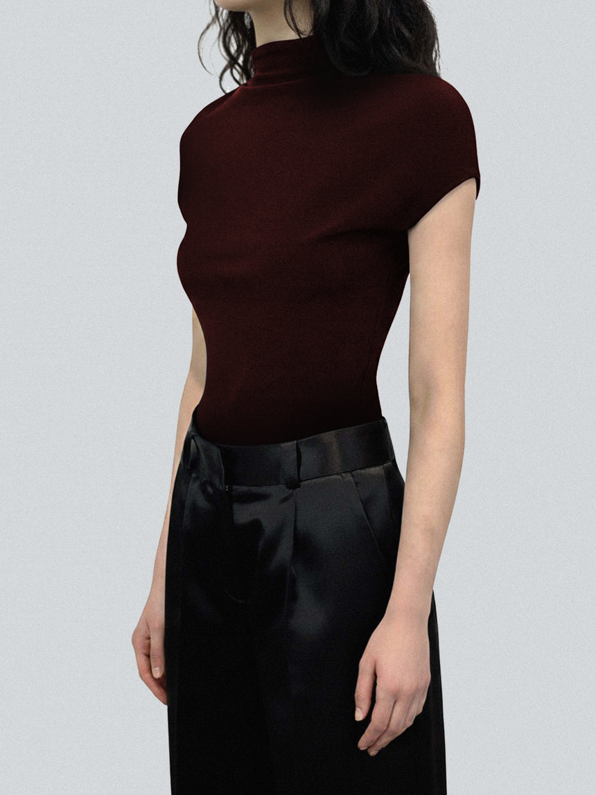 (SS26 PRE-ORDER) LOGO TAG SEMI-MOCK NECK TOP BODYSUIT - BURGUNDY