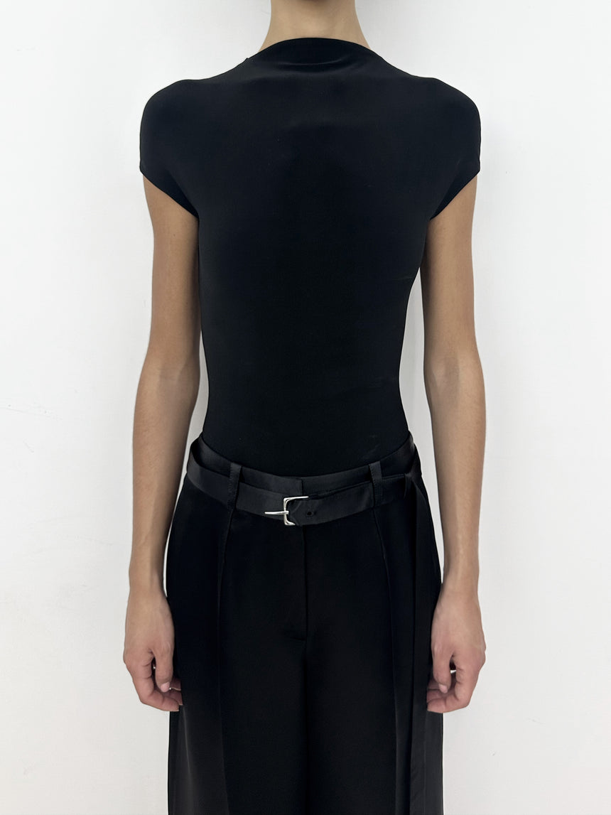 (SS26 PRE-ORDER) LOGO TAG SEMI-MOCK NECK TOP BODYSUIT - BLACK