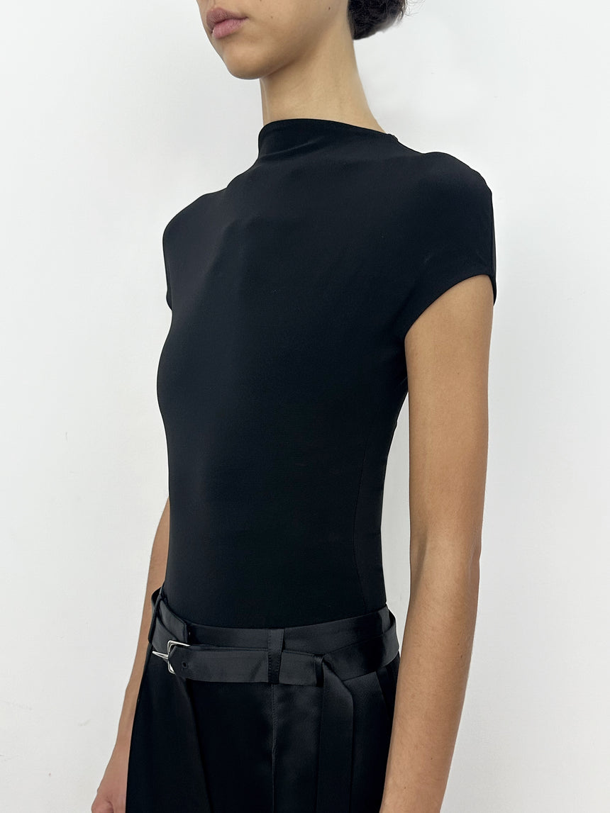 (SS26 PRE-ORDER) LOGO TAG SEMI-MOCK NECK TOP BODYSUIT - BLACK