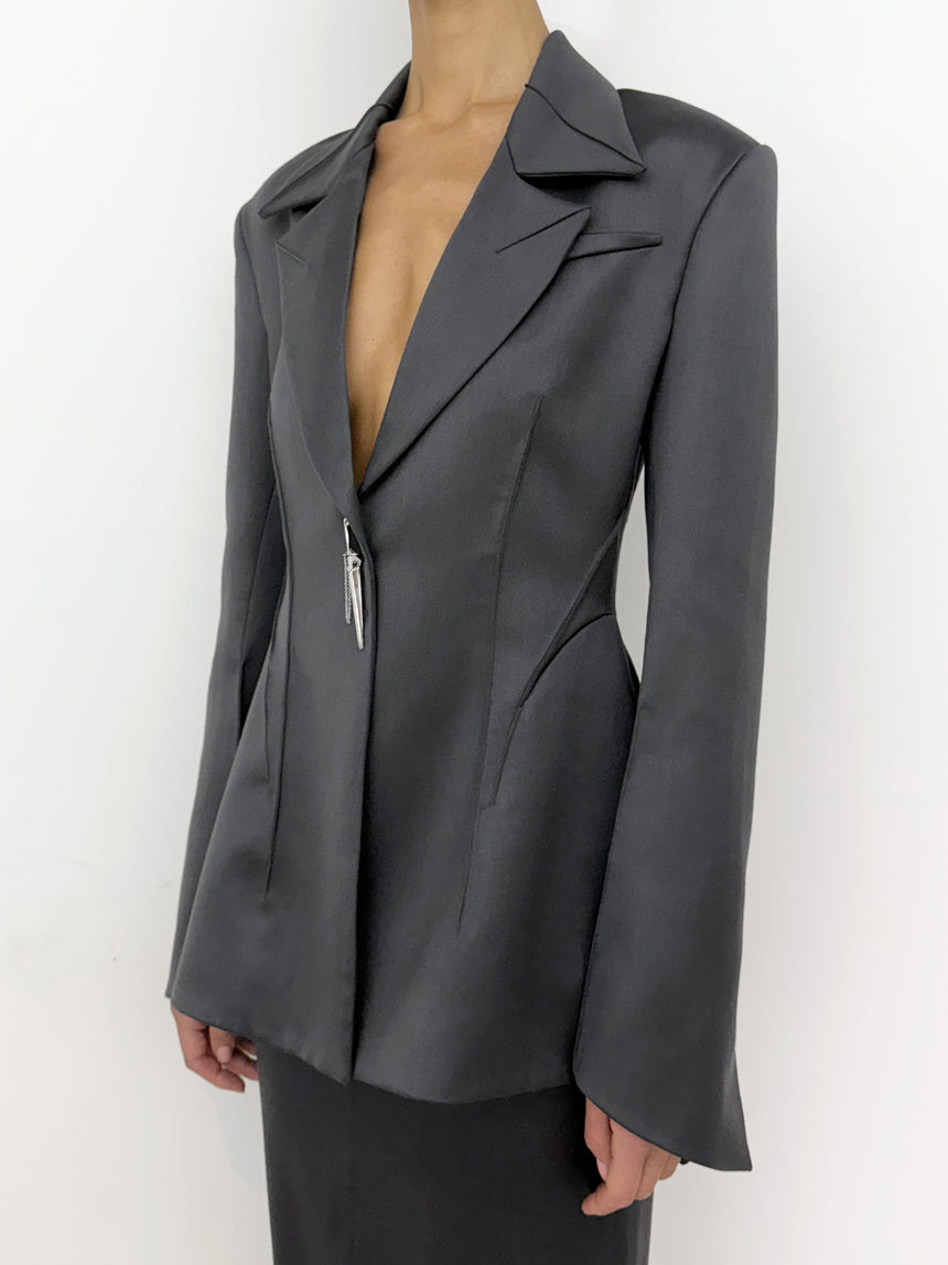 (SS26 PRE-ORDER) KNIFE SHEATH TAILORED BLAZER - DARK GREY