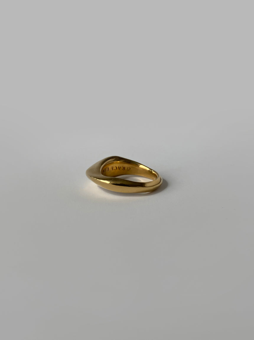 BIOMORPHIC RING IN GOLD